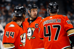 how to buy cheap anaheim ducks tickets to a hockey game